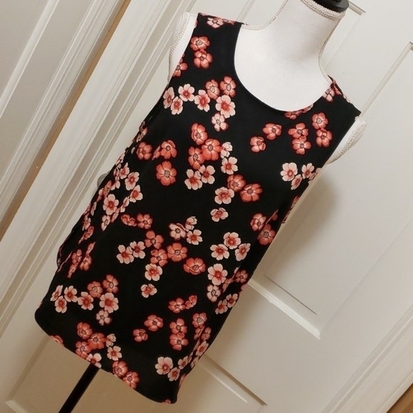 Forever 21 Tops - Forever 21 floral sleeveless blouse - L